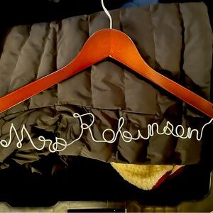 Mrs.Robinson Hanger